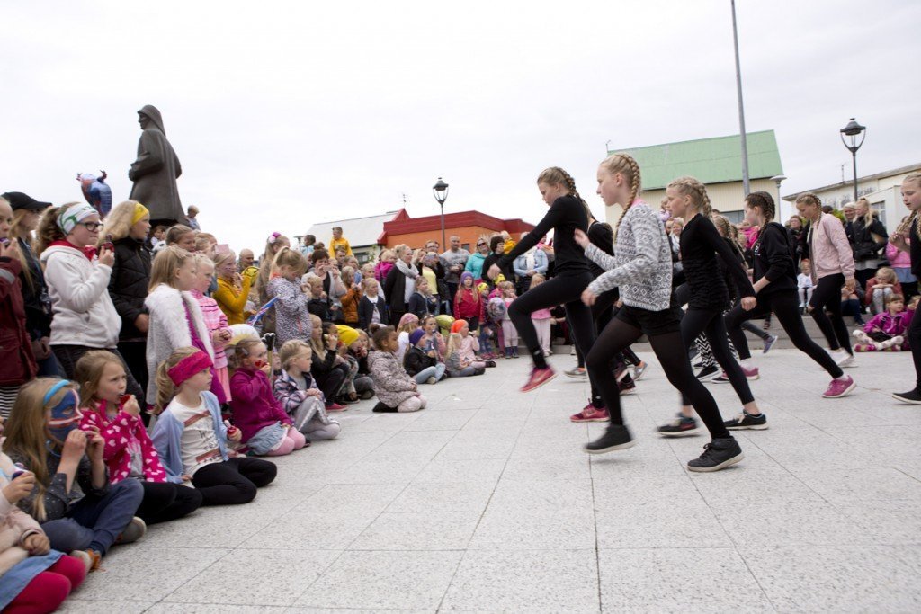 Nemendur úr Dansstúdíó Írisar sýna freestyle dans.
