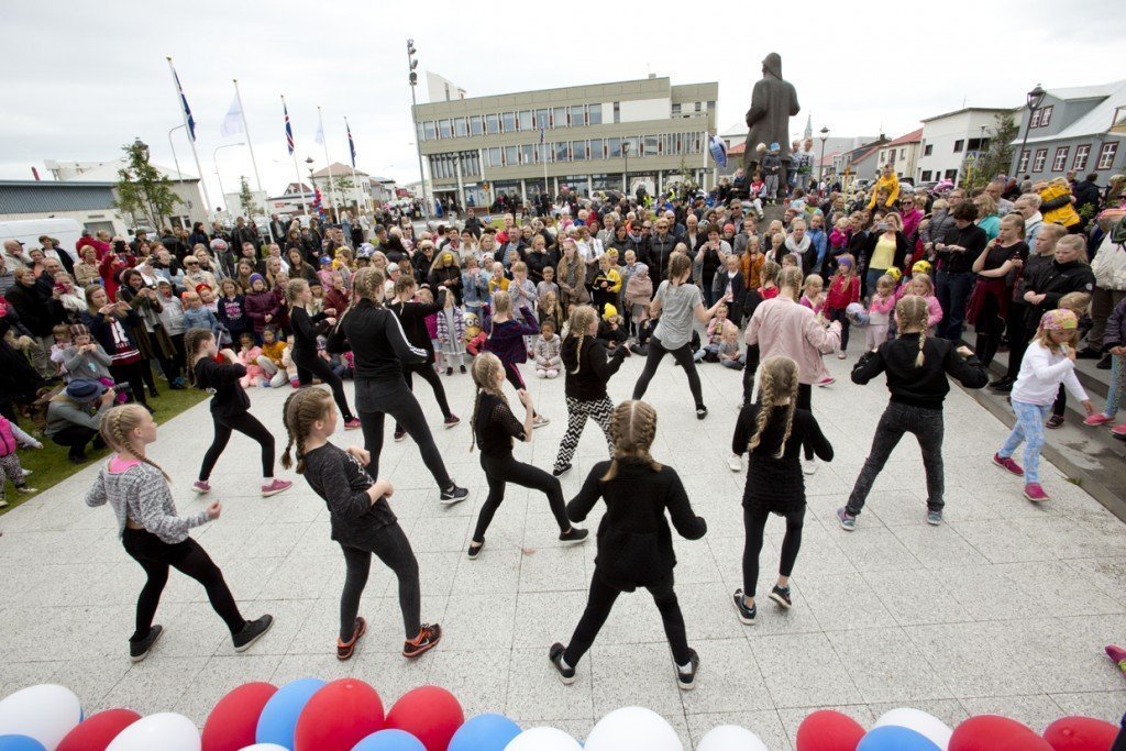 Nemendur úr Dansstúdíó Írisar sýna freestyle dans.