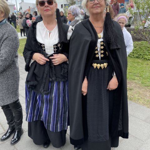 Elín Sigurbjörnsdóttir og Kristrún Sigurbjörnsdóttir 