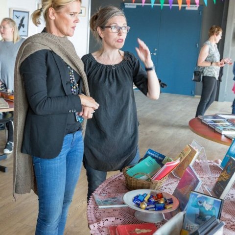 Áshildur Bragadóttir forstöðumaður Höfuðborgarstofu og Sigurbjörg Þrastardóttir bæjarlistamaður 2013