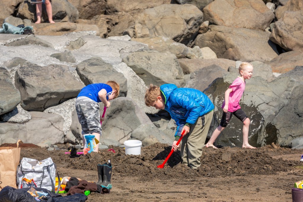 Litaskrímsli á Langasandi - Listasmiðja Angelu Snæland