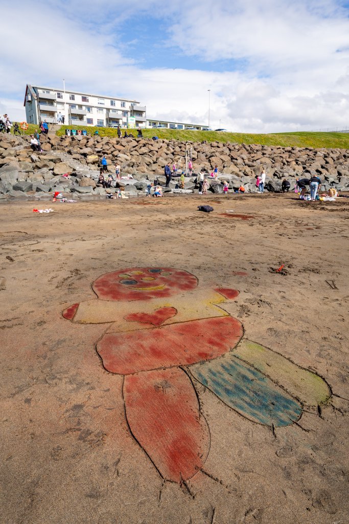 Litaskrímsli á Langasandi - Listasmiðja Angelu Snæland