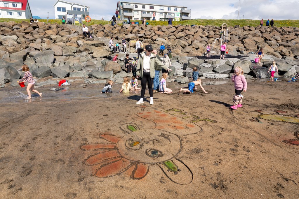 Litaskrímsli á Langasandi - Listasmiðja Angelu Snæland