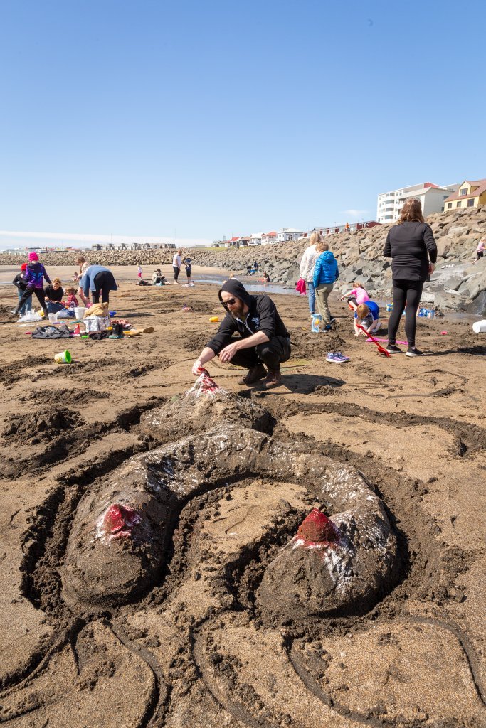 Litaskrímsli á Langasandi - Listasmiðja Angelu Snæland