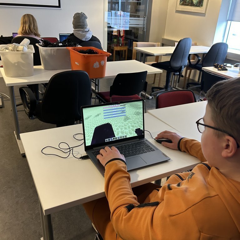 MineCraft smiðja SKEMU á Bókasafninu.
Myndir frá Bókasafninu.