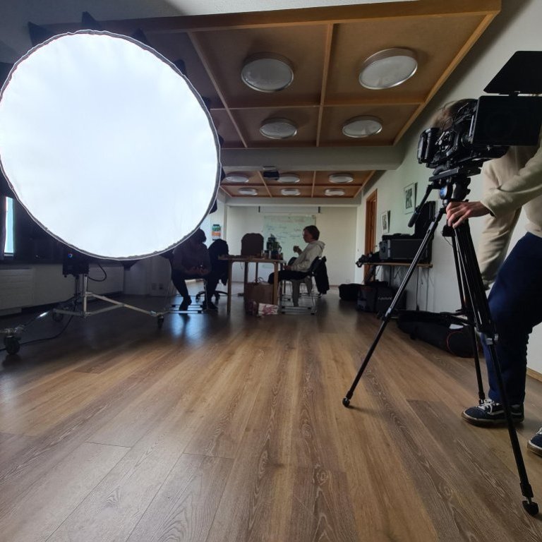 Kvikmyndasmiðja í Höfðvavík - Bergur Líndal og Þórður helgi ásamt ungmennum Akraneskaupstaðar.