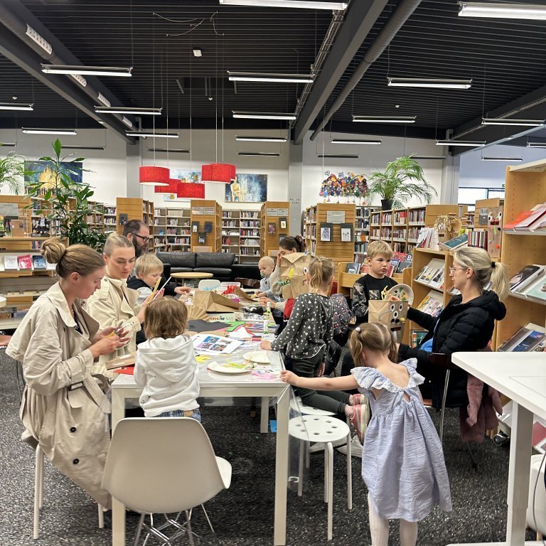 Skrímsla grímusmiðja á Bókasafni Akraness.