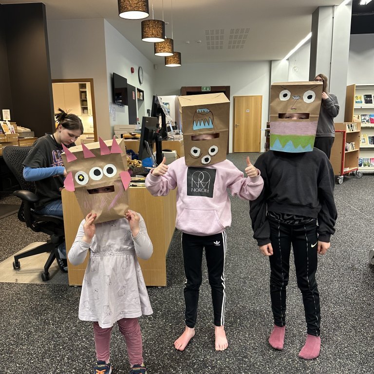 Skrímsla grímusmiðja á Bókasafni Akraness.