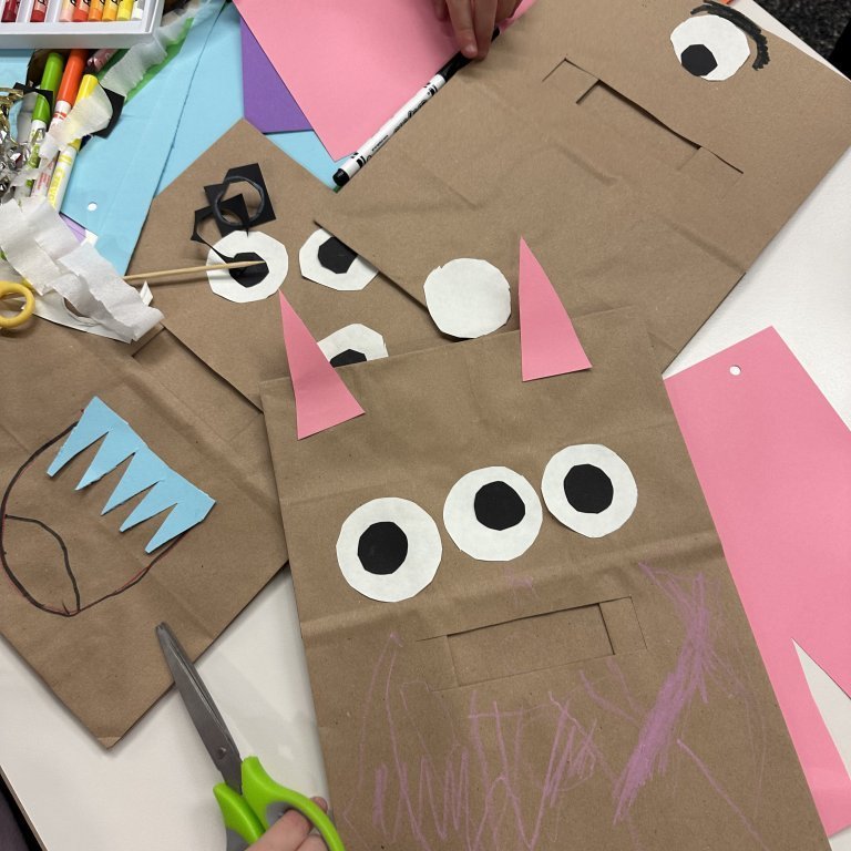 Skrímsla grímusmiðja á Bókasafni Akraness.