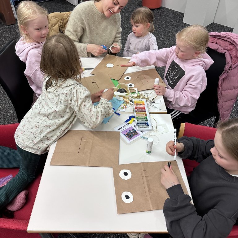 Skrímsla grímusmiðja á Bókasafni Akraness.