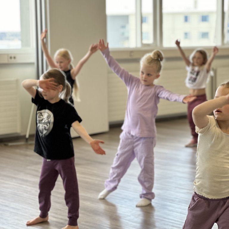 Hiphop dans Brynju Péturs - Yngri hópur. Kennari Beata Emilia