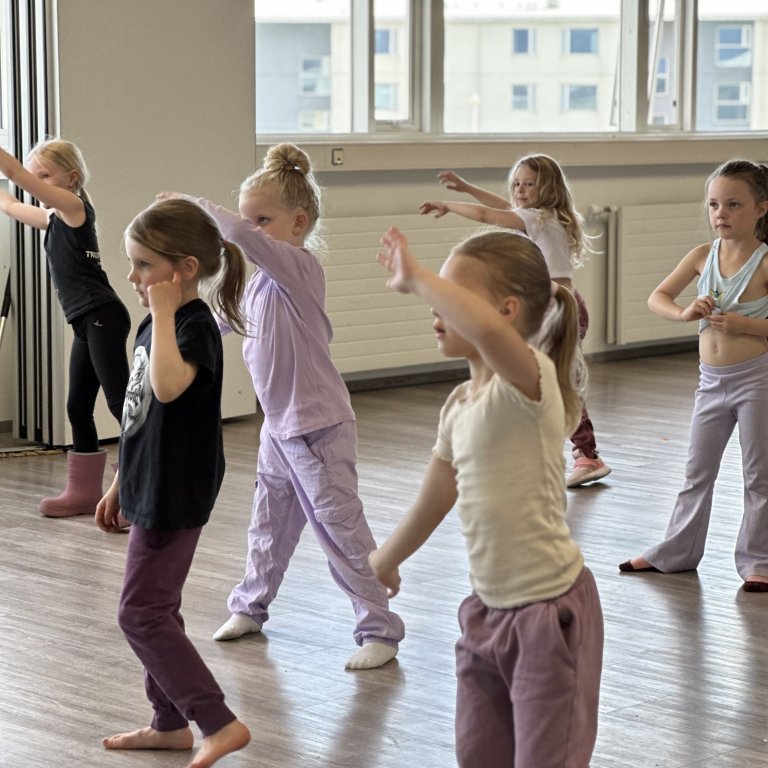 Hiphop dans Brynju Péturs - Yngri hópur. Kennari Beata Emilia