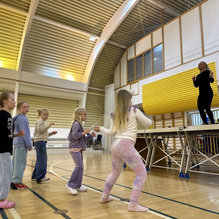 Zumbastuð með Helenu Rúnars á Jaðarsbökkum
