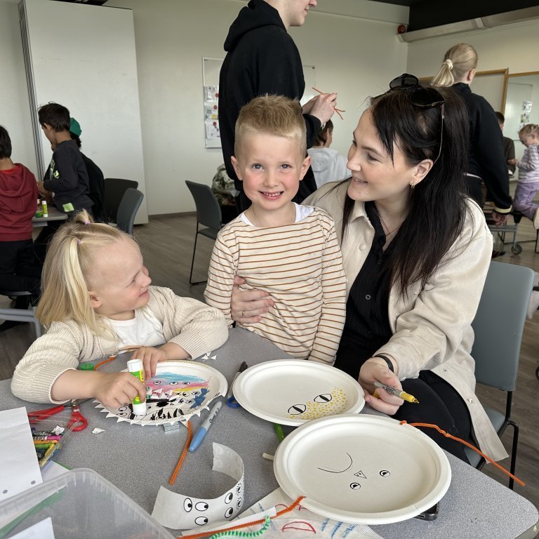 Skrímslaföndur í Þorpinu - Heiða Lind stýrði smiðjunni.
Ljósmyndir Vera Líndal