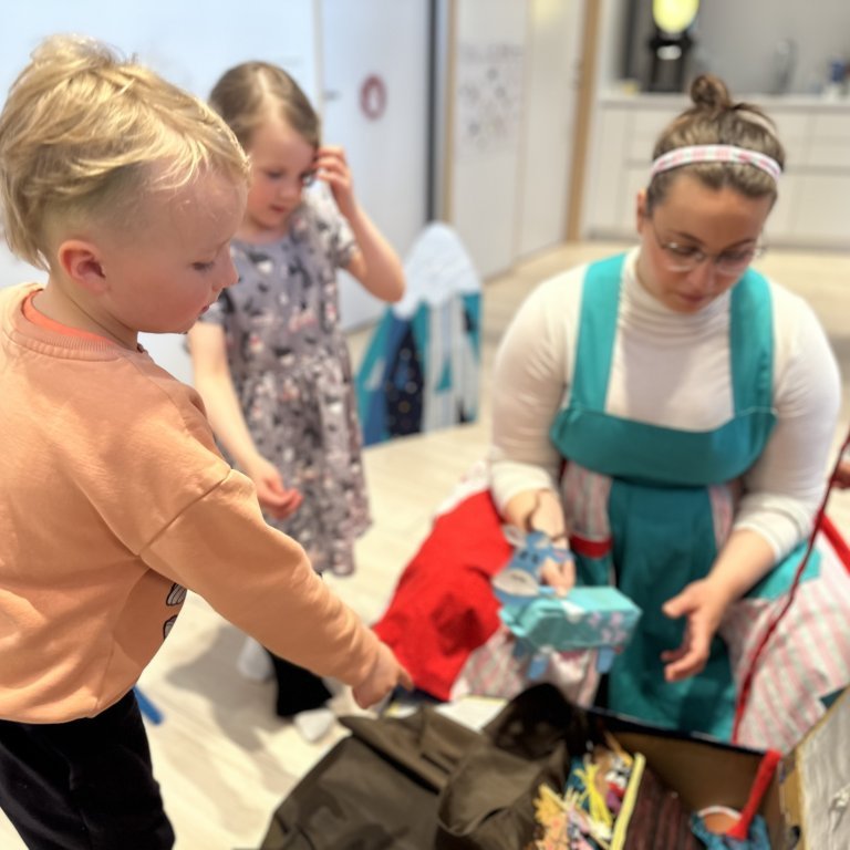 Brúðuleikhús - Töfrabækurnar, sagan af Gýpu - Leikhópurinn Umskiptingar
Ljósmyndir Vera Líndal