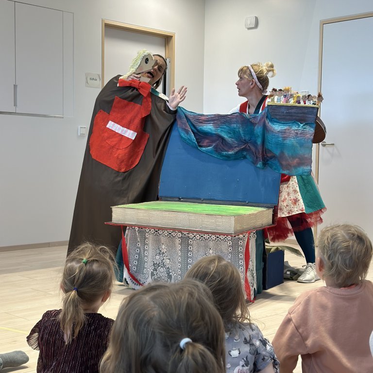 Brúðuleikhús - Töfrabækurnar, sagan af Gýpu - Leikhópurinn Umskiptingar
Ljósmyndir Vera Líndal