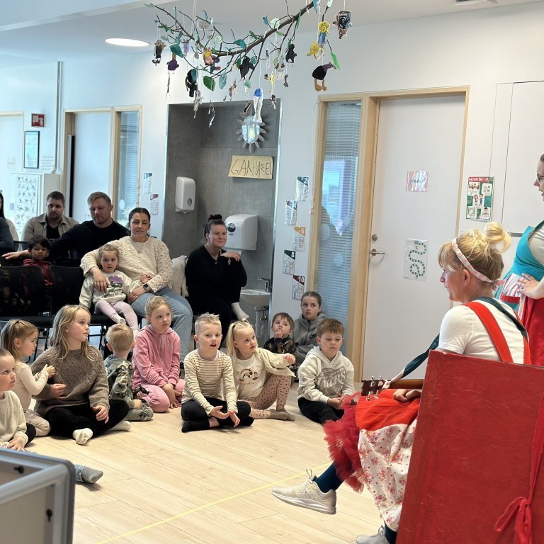 Brúðuleikhús - Töfrabækurnar, sagan af Gýpu - Leikhópurinn Umskiptingar
Ljósmyndir Vera Líndal