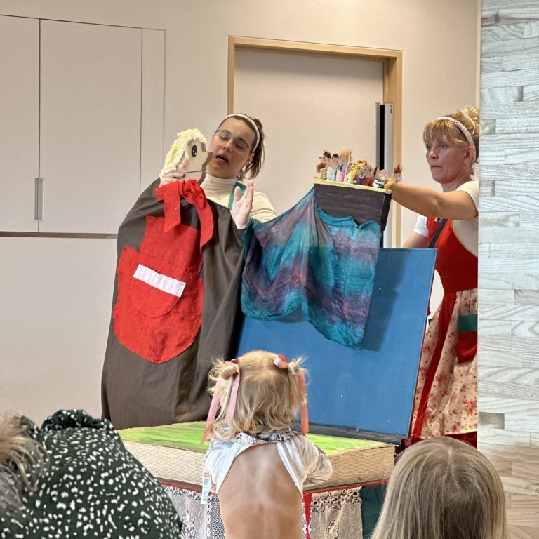 Brúðuleikhús - Töfrabækurnar, sagan af Gýpu - Leikhópurinn Umskiptingar
Ljósmyndir Vera Líndal