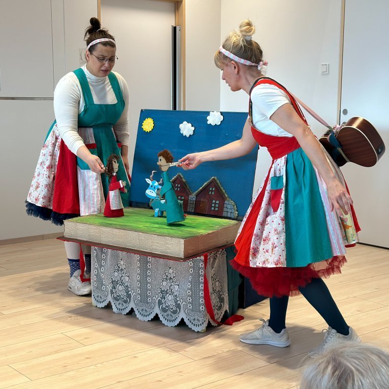 Brúðuleikhús - Töfrabækurnar, sagan af Gýpu - Leikhópurinn Umskiptingar
Ljósmyndir Vera Líndal