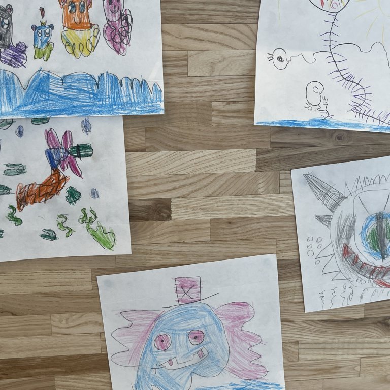 Fræðsluheimsókn Krissu og Hellu í leikskóla kaupstaðarins og Skýjaborgar.
Myndir: Helena Guttorms