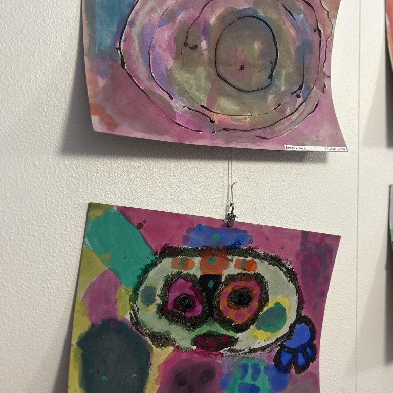 Hér má sjá skrímsli sem börn á elstu deild leikskólans Teigasels sköpuðu.