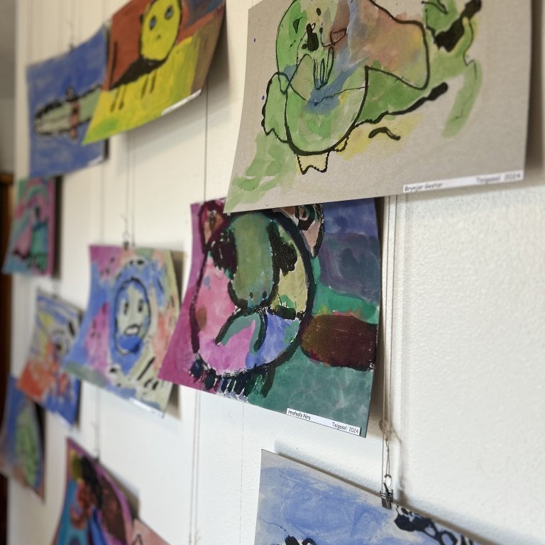 Hér má sjá skrímsli sem börn á elstu deild leikskólans Teigasels sköpuðu.