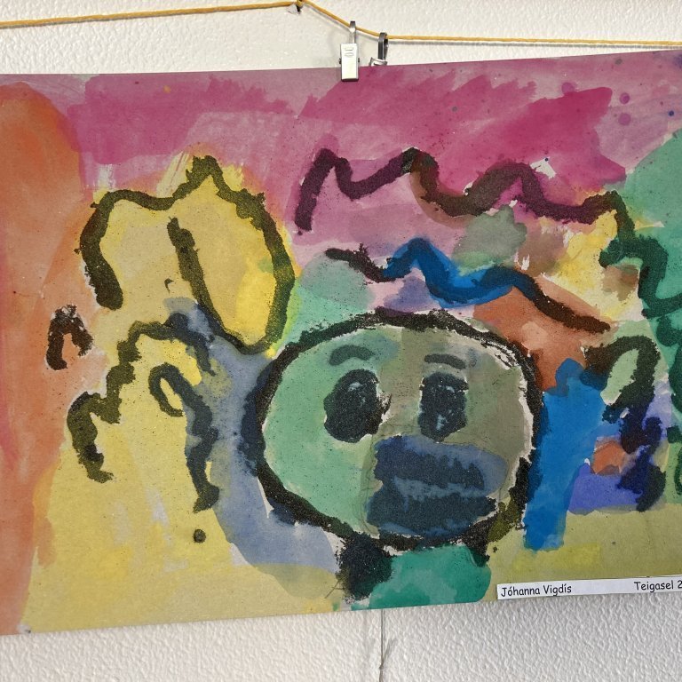 Hér má sjá skrímsli sem börn á elstu deild leikskólans Teigasels sköpuðu.