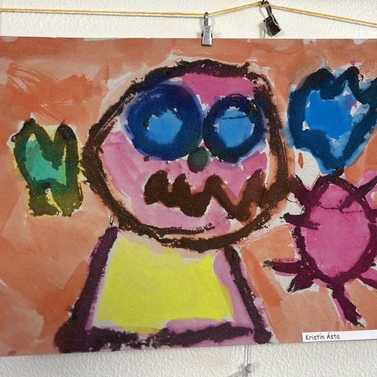 Hér má sjá skrímsli sem börn á elstu deild leikskólans Teigasels sköpuðu.