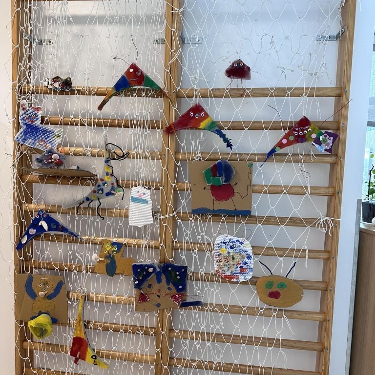 Hér má sjá skrímsli sem börn á elstu deild leikskólans Garðasels sköpuðu!