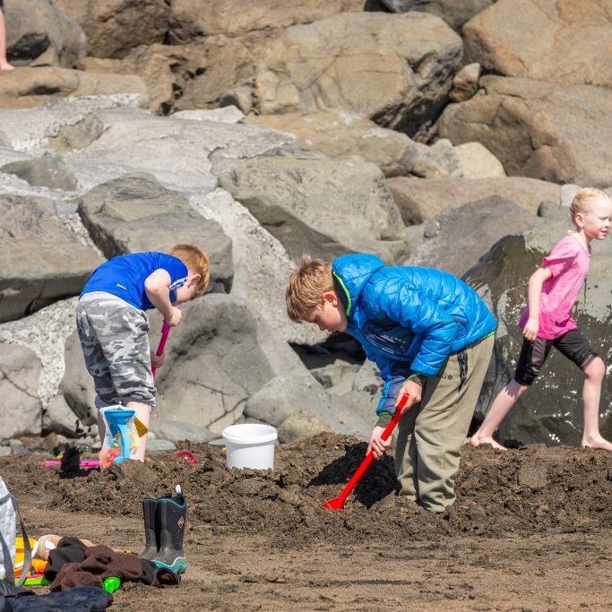 Litaskrímsli á Langasandi - Listasmiðja Angelu Snæland
Ljósmynd: Guðni Hannesson 2024