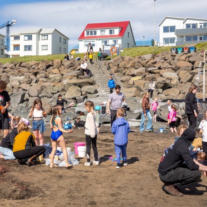 Litaskrímsli á Langasandi - Listasmiðja Angelu Snæland
Ljósmynd: Guðni Hannesson 2024