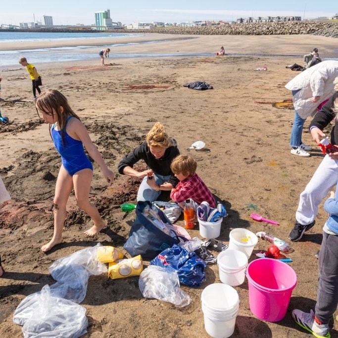Litaskrímsli á Langasandi - Listasmiðja Angelu Snæland
Ljósmynd: Guðni Hannesson 2024