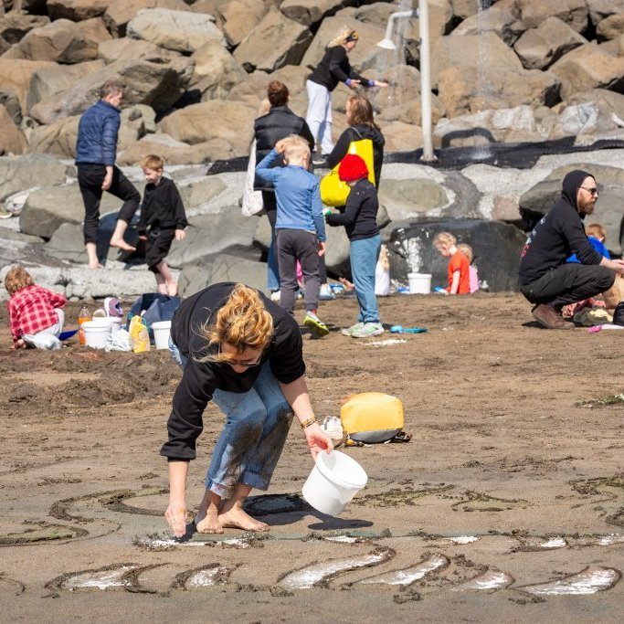 Litaskrímsli á Langasandi - Listasmiðja Angelu Snæland
Ljósmynd: Guðni Hannesson 2024