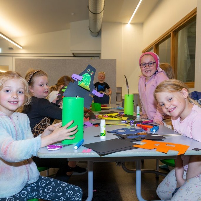 Áslaug Jónsdóttir - Litla skrímsli Stóra skrímsli, heimsókn í Brekkusel.
Ljósmynd: Guðni Hannesson 2024