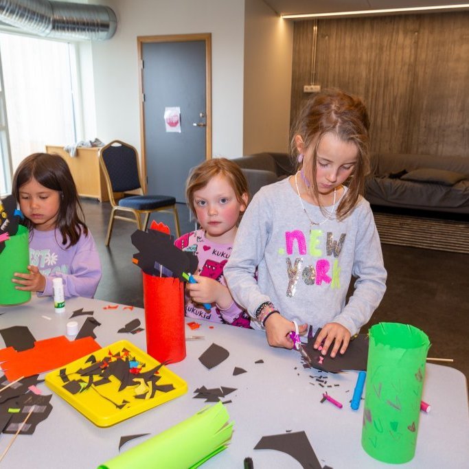 Áslaug Jónsdóttir - Litla skrímsli Stóra skrímsli, heimsókn í Brekkusel.
Ljósmynd: Guðni Hannesson 2024