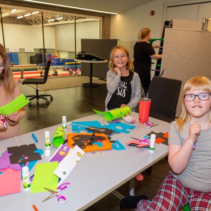 Áslaug Jónsdóttir - Litla skrímsli Stóra skrímsli, heimsókn í Brekkusel.
Ljósmynd: Guðni Hannesson 2024