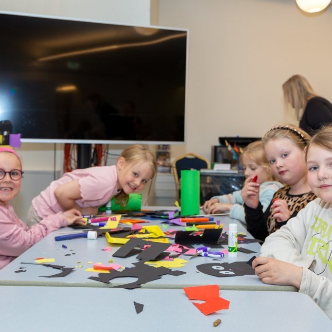 Áslaug Jónsdóttir - Litla skrímsli Stóra skrímsli, heimsókn í Brekkusel.
Ljósmynd: Guðni Hannesson 2024