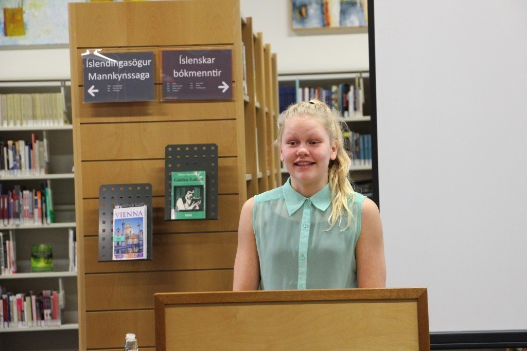 Eyrún Sigþórsdóttir las ljóðið Stríðið eftir Halldór Kiljan Laxness.