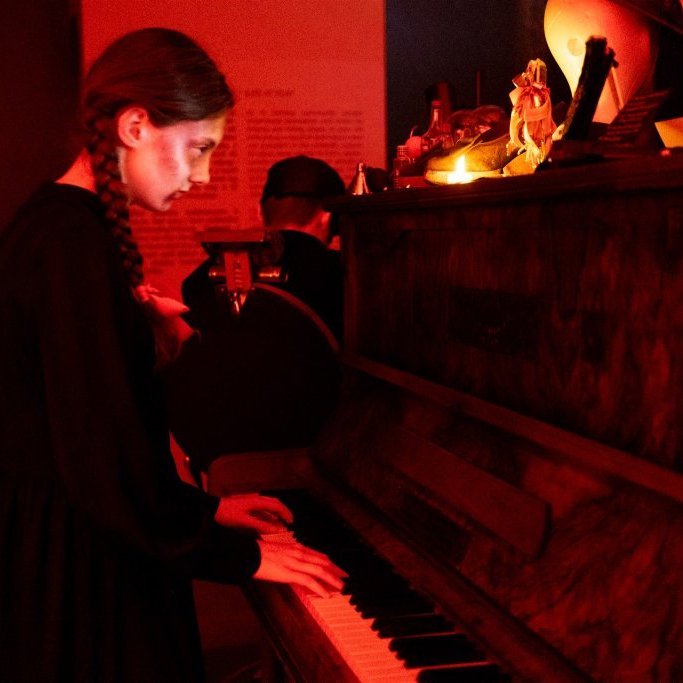 Hrollvekjuhús Byggðasafnsins í Görðum, ungmenni Akraneskaupstaðar í samvinnu við Auði Líndal / Ljósmyndir: Blik Studio