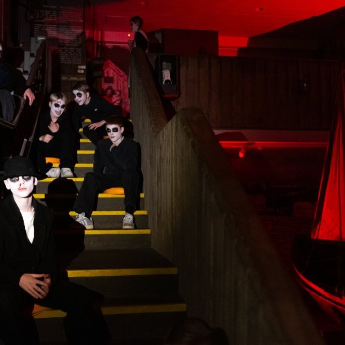 Hrollvekjuhúsið á Byggðasafninu í Görðum. 
Ungmenni Akraneskaupstaðar undir stjórn Auðar Líndal.
Ljósmyndir: Blik studio