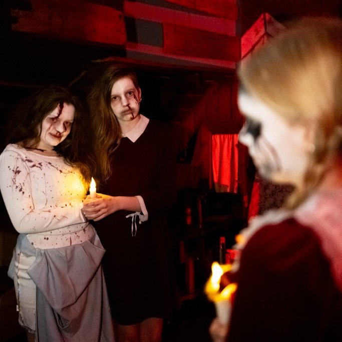 Hrollvekjuhúsið á Byggðasafninu í Görðum. 
Ungmenni Akraneskaupstaðar undir stjórn Auðar Líndal.
Ljósmyndir: Blik studio