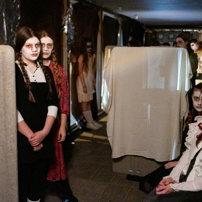 Hrollvekjuhúsið á Byggðasafninu í Görðum. 
Ungmenni Akraneskaupstaðar undir stjórn Auðar Líndal.
Ljósmyndir: Blik studio