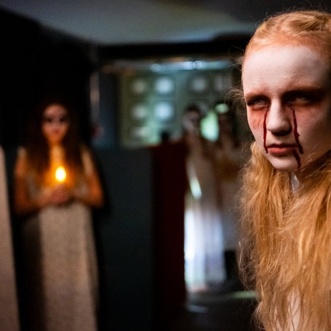 Hrollvekjuhúsið á Byggðasafninu í Görðum. 
Ungmenni Akraneskaupstaðar undir stjórn Auðar Líndal.
Ljósmyndir: Blik studio