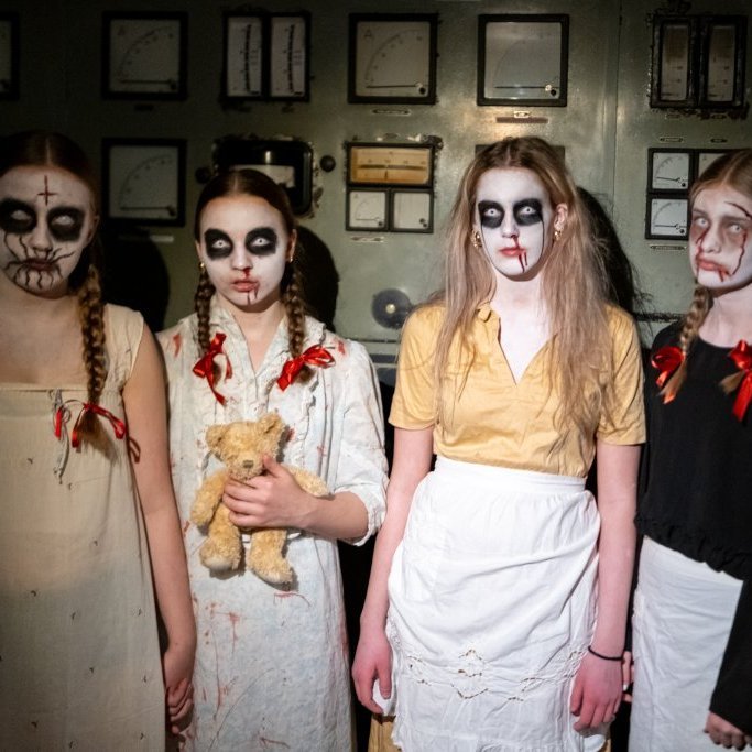 Hrollvekjuhúsið á Byggðasafninu í Görðum. 
Ungmenni Akraneskaupstaðar undir stjórn Auðar Líndal.
Ljósmyndir: Blik studio