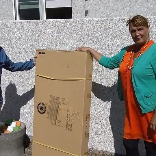 Garðbekkur frá Húsasmiðjunni aðð gjöf fyrir best skreytta húsið.