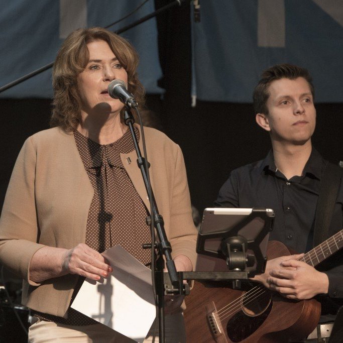 Regína Ásvaldsdóttir bæjarstjóri setur Írska daga.