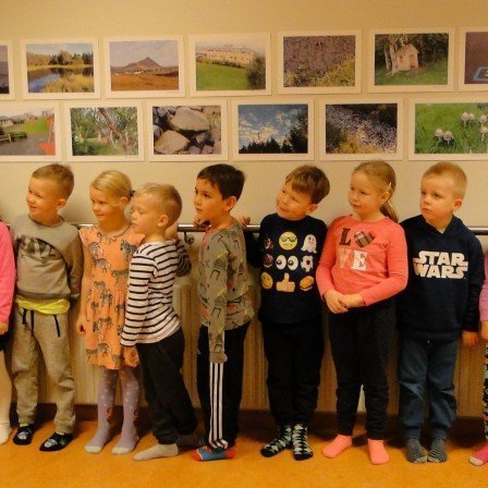 Nemendur frá Vallarseli opna myndlistarsýningu á Höfða.