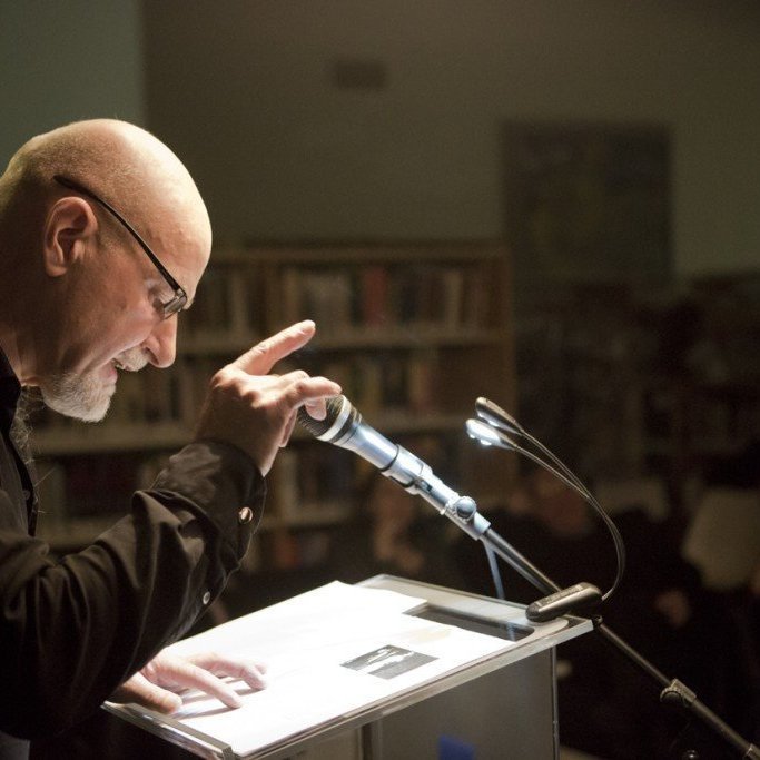 Egill Ólafsson les út bók sinni, Egilssaga.