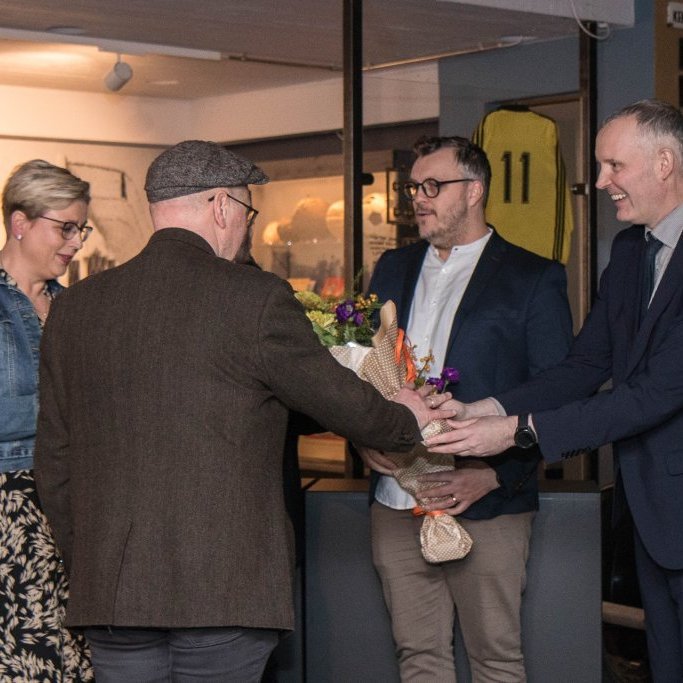 Sævar Freyr Þráinsson og Guðríður Sigurjónsdóttir afhenda menningarverðlaunin