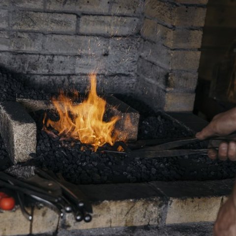 Eldsmiðir voru að störfum á svæðinu